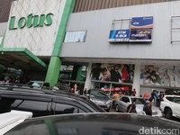 Ritel Ramai-ramai Tutup Gerai Tahun Ini, Ada Apa?