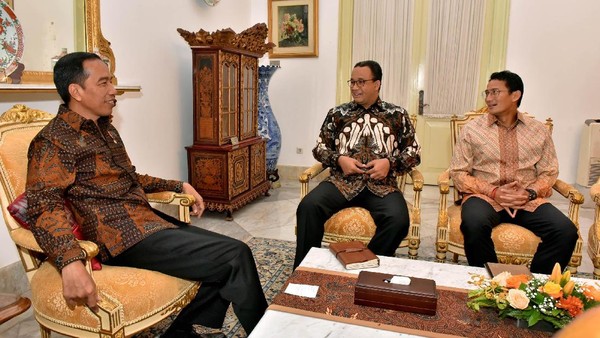 Foto: Tawa Jokowi, Anies, dan Sandiaga di Istana