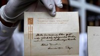 Catatan yang pertama ditulis Einstein di kertas berlogo Hotel Imperial Tokyo.