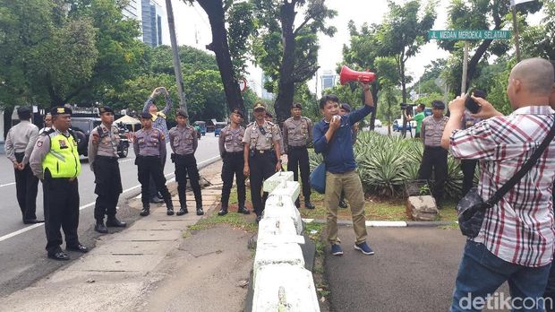 Demo digelar di depan Kedubes AS