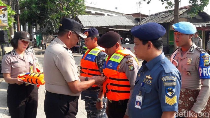 Siaga Banjir, 65 Petugas Gabungan Gelar Apel di Kalibaru