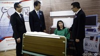 Pelayanan itu untuk rawat inap maupun rawat jalan dengan fitur unggulan diantaranya memberikan kenyamanan dan privasi dengan inap 1 kamar, baik di Indonesia, Asia maupun jaringan di seluruh dunia (kecuali Amerika Serikat).