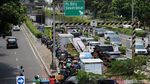 Perlintasan KA Ditutup, Lalin Jalan Angkasa Kemayoran Macet