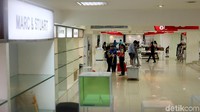Gerai Lotus diserbu pengunjung karena menggelar diskon besar-besaran.