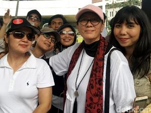 Driver Wanita di Demo Taksi Online