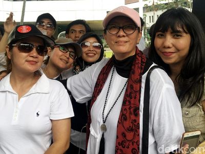 Driver Wanita di Demo Taksi Online