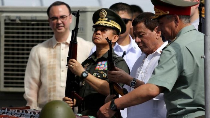 Duterte Terima Langsung 5 Ribu Pucuk Senapan Pemberian Rusia