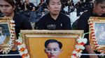 Foto: Warga Thailand Setia Menanti Kremasi Sang Raja