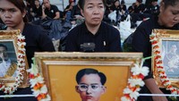 Upacara kremasi kerajaan untuk jenazah Raja Bhumibol Adulyadej akan digelar Kamis (26/10) besok. Tapi, keramaiannya sudah dirasakan sejak hari ini.