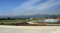 Pembangunan saat ini masih terkendala hujan.