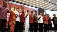Mereka yang ikut adalah Dedi Mulyadi, Anton Charliyan, Iwa Karniwa, Deddy Mizwar, Puti Guntur Soekarnoputri, Abdy Yuhana, Sutrisno dan Agung Suryamal. Foto: Mukhlis Dinillah/detikcom