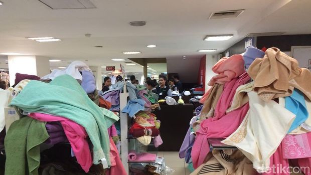 Barang yang tersisa di lantai 2 Lotus Thamrin
