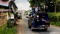 Alasan lainnya yang mereka berikan adalah untuk memberikan ruang lebih banyak bagi para pelajar perempuan.