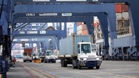Hal ini dibuktikan dengan pencapaian kinerja bongkar muat di dermaga utara yang sekarang sudah menunjukkan BCH (Box Crane per Hour), begitu juga dengan VOR (Vessel Operating Rate) terus meningkat, seiring dengan penataan lapangan sehingga proses bongkar muat menjadi lebih efisien dan berdampak pada percepatan bongkar muat peti kemas. Foto: dok. TPK Koja