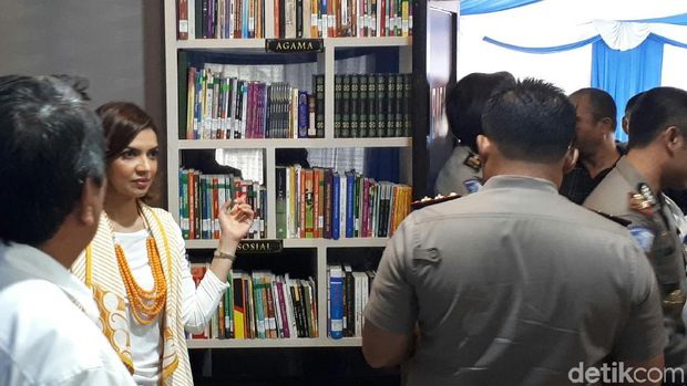 Perpustakaan ini menyediakan 1.500 buku bacaan