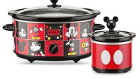 Kalau ini slow cooker bergambar Mickey Mouse. Pegangannya yang berbentuk kepala Mickey Mouse juga gemas lho. Foto: Istimewa