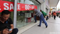 Sejak minggu lalu hingga hari ini, Lotus menggelar diskon besar-besaran mulai dari 20% hingga 80%.