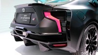 Mobil ini memadukan mesin bertenaga besar dengan teknologi hybrid.