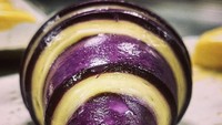 Tak mau kalah @artebaker bikin croissant berselingan warna ungu cantik dan putih. Wah, rasanya kayak apa ya?