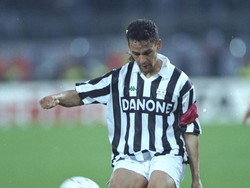 7. Roberto Baggio - rekor transfernya pada tahun 1990 bertahan tepat 2 tahun. Foto: Shaun Botterill/All Sport
