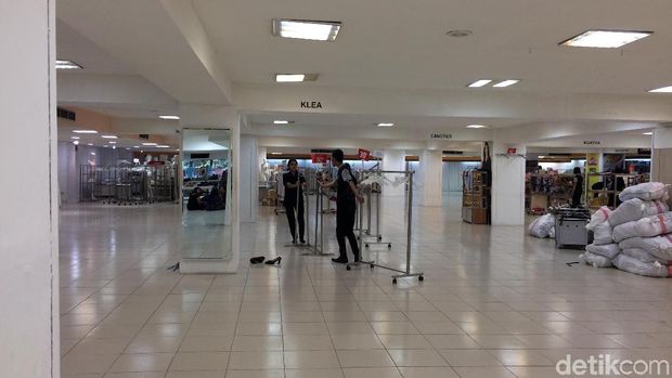 Suasana lantai 1 Lotus Thamrin