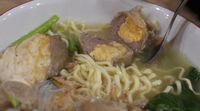Nyamm! Gurih Kenyal Bakso Isi Telur Asin Ada di Bakso Samjoe