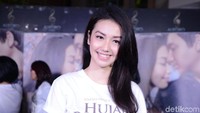 Ia hadir dalam film yang menjadikannya pemeran utama, Hujan Bulan Juni. 