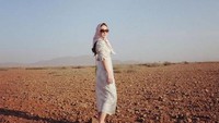 Cantik berkerudung, Shandy Aulia juga menyempatkan mengambil momen di beragam tempat di wilayah Afrika tersebut. Foto: instagram/shandyaulia