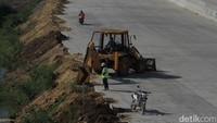 Selama pembangunan Tol Sorojan, Bagus berujar banyak kendala yang ia hadapi sebelumnya terutama dalam pembebasan lahan. Pembebasan lahan untuk jalan tersebut selesai pertengahan Tahun 2017.