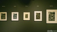 Salah satu pojok pameran Melampaui Fotografi yang memperlihatkan sebuah foto yang sama dengan 5 proses cetak yang berbeda.