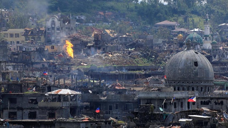 Pemimpin Militan Pro-ISIS Tewas dalam Bentrokan dengan Tentara Filipina Pemimpin Militan Pro-ISIS Tewas dalam Bentrokan dengan Tentara Filipina