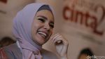 Senyuman Dewi Sandra Dijamin Bikin Hati Adem
