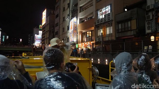 Menyusuri Kanal Dotonbori di Kala Malam, Romantisnya...