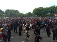 Ada sekitar 500 penari yang kesurupan