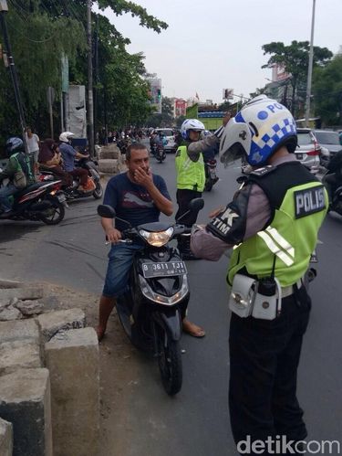 14 pemotor ditilang karena lawan arah