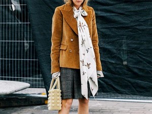 Sedang Tren, 5 Scarf Cantik yang Bikin Gaya Kamu Lebih Stylish