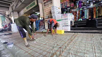 Pembangunan Jalur Pedestrian di Depan Pasar Tanah Abang