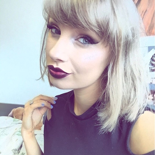 Netizen pun histeris karena kemiripannya dengan Taylor Swift yang plek-plekan. 0hmygod ! Are you taylor swift? tulis netizen. Foto: dok. Instagram