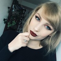 Wanita yang mirip dengan Taylor Swift ini bernama Laura Cadman. Gadis 20 tahun itu adalah orang Inggris yang saat ini kuliah di Newcastle.  Foto: dok. Instagram