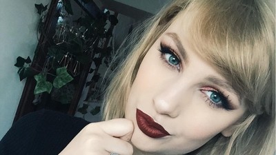 Foto: Seperti Kembar, Wanita Ini Mirip Banget Taylor Swift