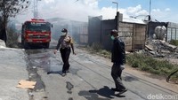 Kebakaran ini terjadi di PT Panca Buana Cahaya Sukses yang berlokasi di Jl Raya SMPN 1 Kosambi, Desa Belimbing.  (Foto: Ahmad BIl Wahid-detikcom)