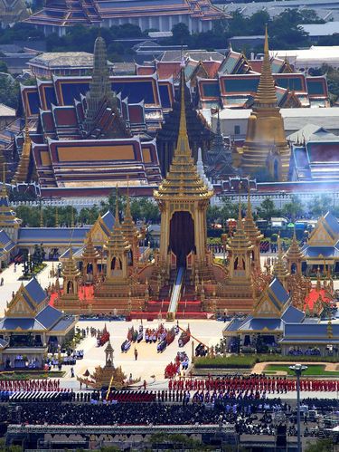 Krematorium Kerajaan yang didominasi warna emas