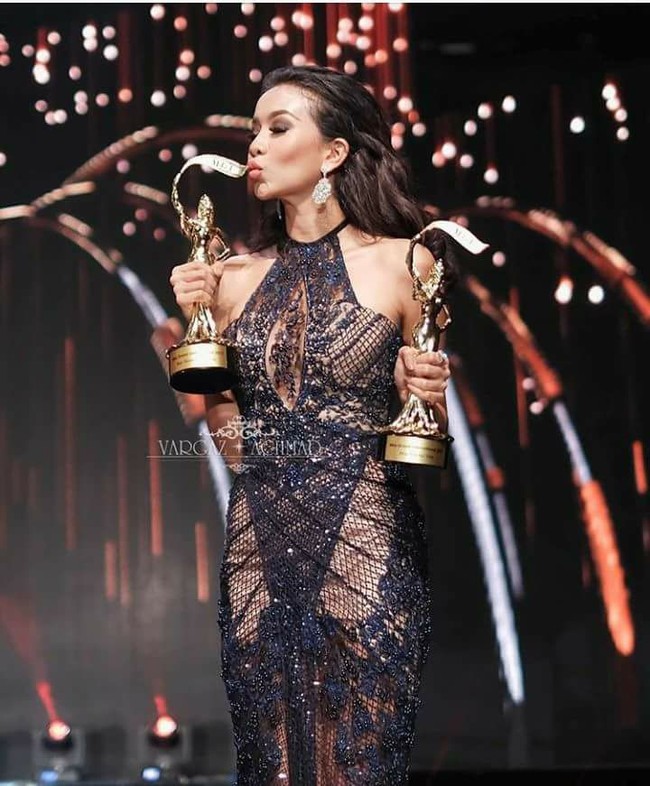 Ia pun mengungkapkan rasa terima kasihnya di akun Instagram. Thank you, thank you and thank you a thousand time for your endless love, pray, support in every way, and your trust that you have given for me on this once in a lifetime process, tulis Dea. Foto: Instagram Dea Rizkita