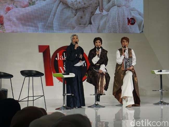 Daffa hadir untuk memberi dukungan kepada sang ibu yang meluncurkan buku tentang persahabatannya dengan Inneke Koesherawati. Foto: Daniel/Wolipop