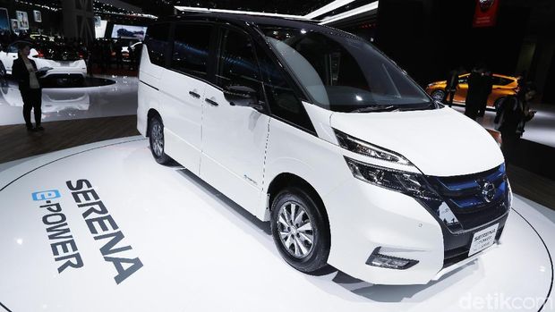 Setelah sukses dengan Note, Nissan menambah penggunaan teknologi e-Power di line up mobilnya. Mobil keluarga Nissan Serena kini mengusung e-Power.
