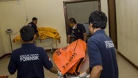 Ke-47 jenazah akan dibawa ke RS Polri Kramatjati.Galih Pradipta/Antara Foto.