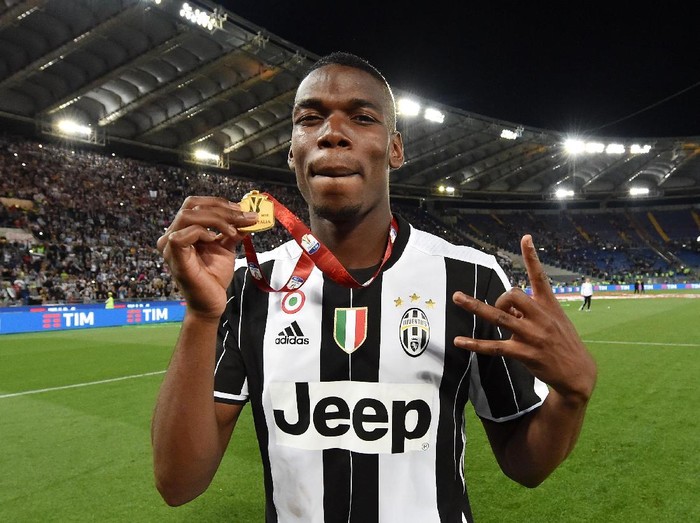 ROME, ITALY - MAY 21:  Paul Pogba of Juventus FC celebrates the victory after the TIM Cup match between AC Milan and Juventus FC at Stadio Olimpico on May 21, 2016 in Rome, Italy.  (Photo by Giuseppe Bellini/Getty Images)