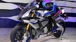 Robot Bermotor Lawan Valentino Rossi
