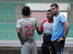 Ini Alasan Simon Batal Jadi Pelatih Indonesia Selection Vs Islandia