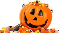 Dokter Gigi Ini Tawarkan Uang untuk Anak yang Mau Tukar Permen Halloween